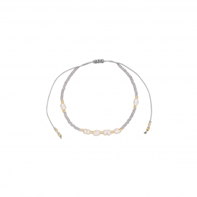 Βραχιόλι μακραμέ Boho της Excite Fashion Jewellery, με μαργαριταράκια, γκρί και χρυσές χάντρες. B-110477-45