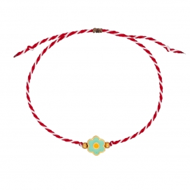 Βραχιόλι Μαρτάκι της Excite fashion jewellery , φτιαγμένο με το παραδοσιακό άσπρο κόκκινο κορδόνι, μεταλλικό στοιχείο λουλουδάκι με βεραμάν σμάλτο. BMAR-1701-01-08-32