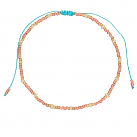 Βραχιόλι ποδιού μακραμέ της Excite Fashion Jewellery με μαργαριταράκια, χρυσές και κοραλί χάντρες. BP-110469-45