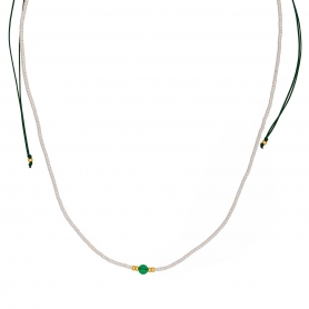 Κολιέ Boho της Excite Fashion Jewellery, με πράσινη πέτρα και γκρί χάντρες από ανοξείδωτο επιχρυσωμένο ατσάλι. N-110407-6