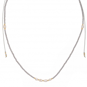Κολιέ Boho της Excite Fashion Jewellery, με μαργαριταράκια, γκρί και  χρυσές χάντρες απο ανοξείδωτο επιχρυσωμένο ατσάλι. N-110414-85