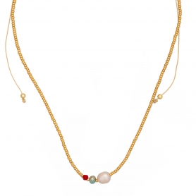 Κολιέ Boho της Excite Fashion Jewellery, με περλα, πράσινη και κόκκινη πέτρα, και χρυσές χάντρες από επιχρυσωμένο ατσάλι. N-110421-69