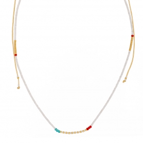 Κολιέ μακραμέ Boho της Excite Fashion Jewellery, με λευκές, κόκκινες, τιρκουάζ και χρυσές χάντρες. N-110431-55