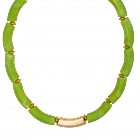 Χειροποίητο κολιέ από την Excite Fashion Jewellery με χρυσή και πράσινες φαρδιές χάντρες  σε ατσάλινη βάση.  K-1739-01-08-135