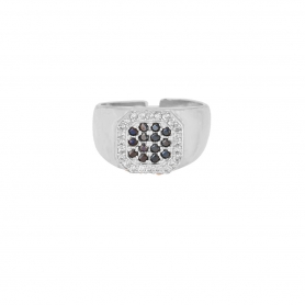 Δαχτυλίδι σεβαλιέ Excite Fashion Jewellery, τετράγωνο ανάγλυφο σχέδιο με λευκά και μαύρα ζιργκόν από επιπλατινωμένο ασήμι 925. D-77-AS-M-S-145