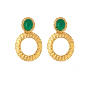 Σκουλαρίκια  από ανοξείδωτο (δεν μαυρίζει) επιχρυσωμένο ατσάλι, ανάγλυφα με πράσινη πέτρα,  της Excite Fashion Jewellery. E006-1-G-75
