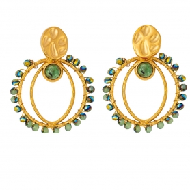 Σκουλαρίκια  από ανοξείδωτο (δεν μαυρίζει) επιχρυσωμένο ατσάλι, ανάγλυφα, με πράσινες πέτρες, της Excite Fashion Jewellery. E007-2-G-99