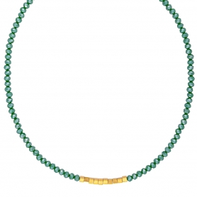 Κολιέ χειροποίητο, με πράσινες χάνδρες και επίχρυσα κυβάκια,  της Excite Fashion Jewellery. K-1428-07-14-66