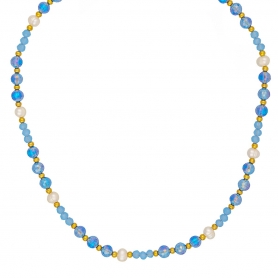Κολιέ από επιχρυσωμένο ανοξείδωτο ατσάλι, με γαλάζιες γυάλινες χάντρες, περλίτσες και χρυσές χάντρες, της Excite Fashion Jewellery.   N-097A-DARK BLU-69