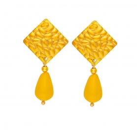 Χειροποίητα κρεμαστά σκουλαρίκια της Excite Fashion Jewellery, ανάγλυφο επίχρυσο μοτίφ, κίτρινη κρεμαστή σταγόνα,  από ανοξείδωτο ατσάλι. S-1763-16