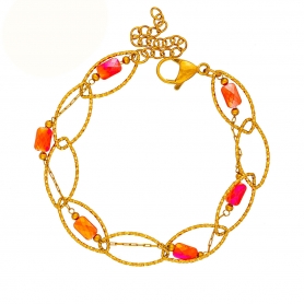 Χειροποίητο διπλό βραχιόλι με γυάλινες κοραλί  πέτρες, και οβάλ επίχρυση αλυσίδα από ανοξείδωτο ατσάλι, της Excite Fashion Jewellery.΄B-1735-01-22