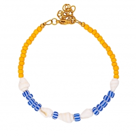 Χειροποίητο βραχιόλι της Excite Fashion Jewellery, με κοχυλάκια, κίτρινες  και μπλε-λευκές ριγέ χάντρες. B-1762-16