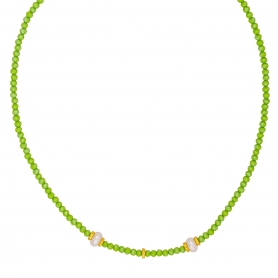 Χειροποίητο κολιέ, με περλίτσες, επίχρυσα στοιχεία, και πράσινες γυάλινες χάνδρες της Excite Fashion Jewellery.  K-1430-01-04-66