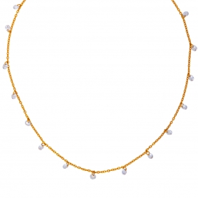 Κολιέ με λευκά κρεμαστά κρυσταλλάκια, από ανοξείδωτο επίχρυσο ατσάλι της Excite Fashion Jewellery. K-1793-17