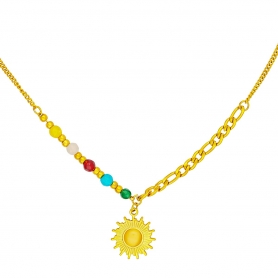 Kολιέ από επιχρυσωμένο ανοξείδωτο ατσάλι, αλυσίδα με οβάλ κρικακια, πολύχρωμες χάντρες και κρεμαστό μοτίφ ήλιος της Excite fashion jewellery. N-1887A