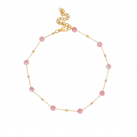 Βραχιόλι ποδιού Excite fashion jewellery φτιαγμένο με  επίχρυση αλυσίδα ατσάλι, dots και ροζ χάντρες. BP-1604-01-11-49