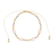 Βραχιόλι λεπτό μακραμέ Boho της Excite Fashion Jewellery, με μαργαριταράκια, χρυσές και ασημένιες  χάντρες. B-110488-49